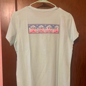 Small vineyard vines tee